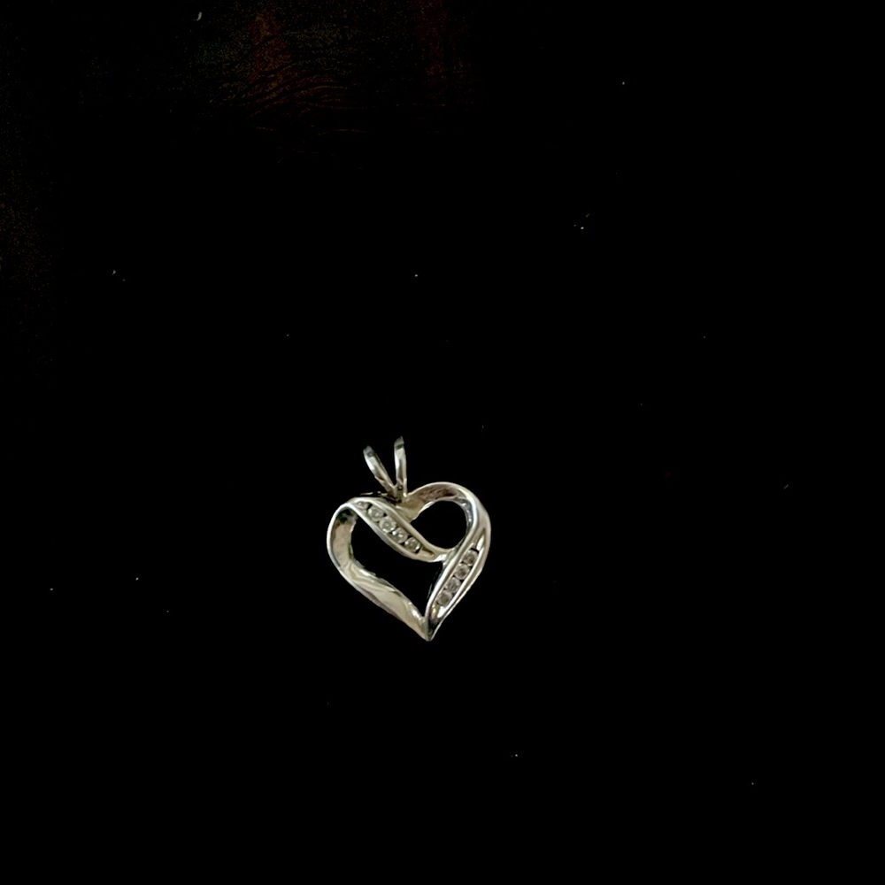 14K white gold and diamond heart pendant